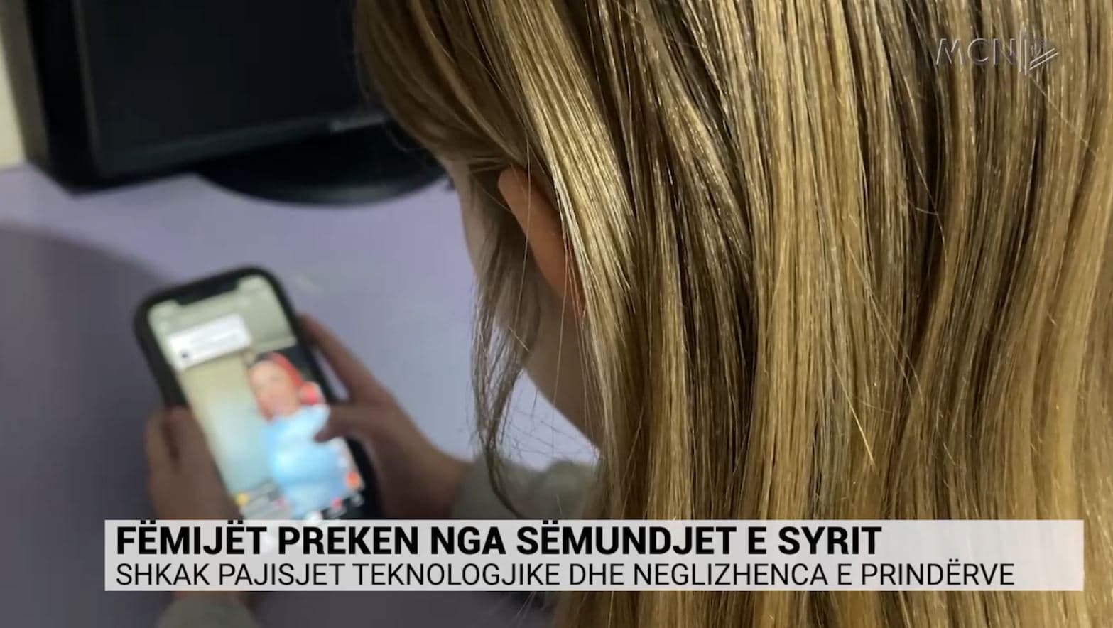 Fëmijët preken nga sëmundjet e syrit/ Shkak pajisjet teknologjike dhe neglizhenca e prindërve (VIDEO)