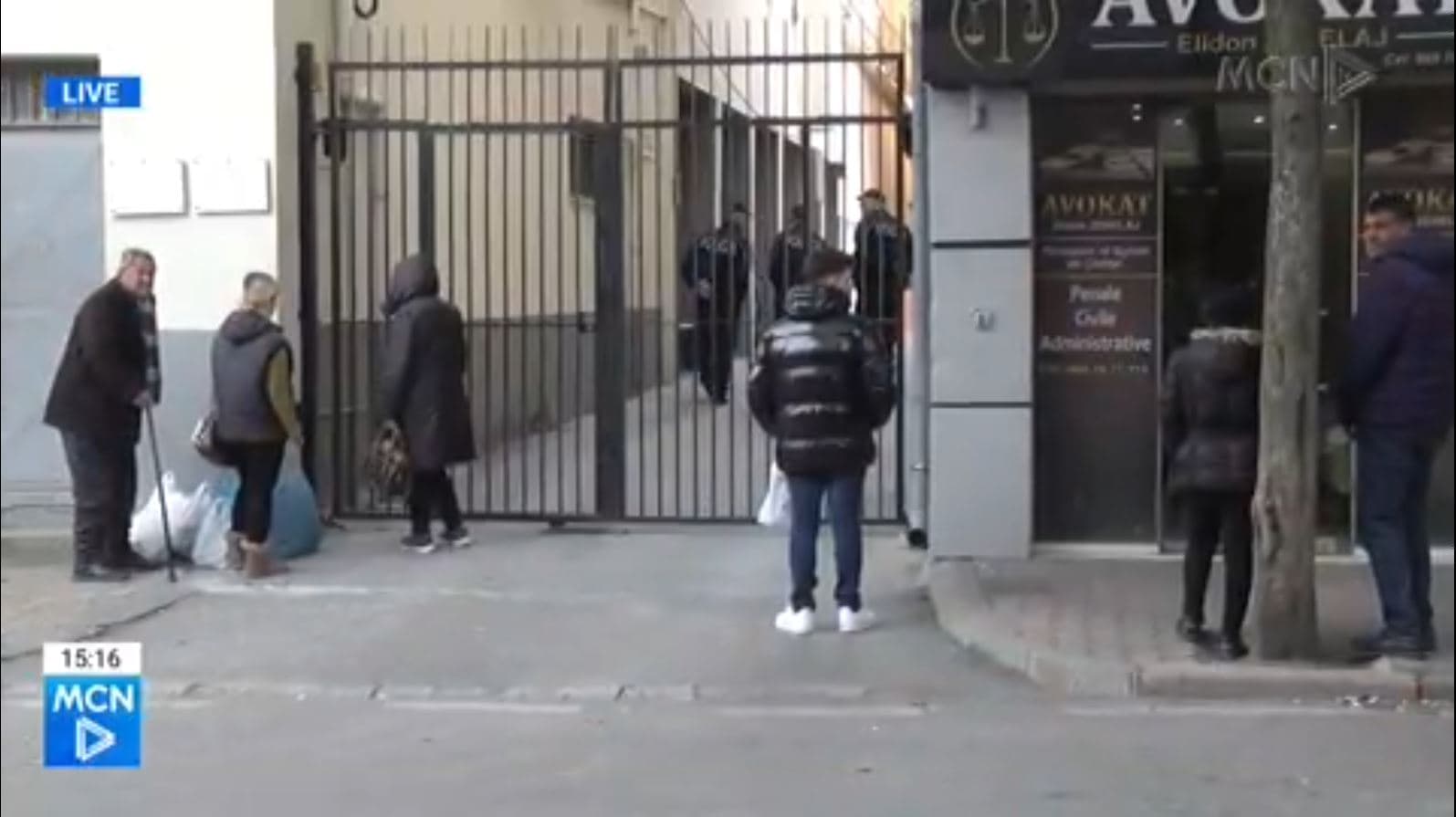 Veliaj çohet te burgu 302/ Ishte live në Facebook, kur iu komunikua masa   (VIDEO)