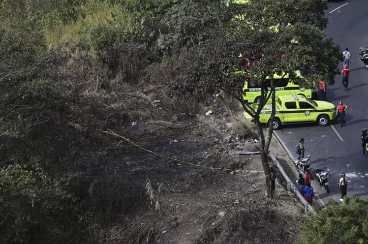Autobusi bie nga ura dhe përfundon në lumë, 55 të vdekur në Guatemalë 