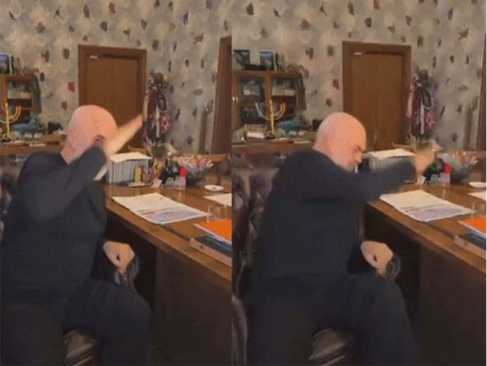 Goditi me grusht tavolinën gjatë videos live, Rama: Punë pasioni për Shqipërinë dhe drejtësinë 