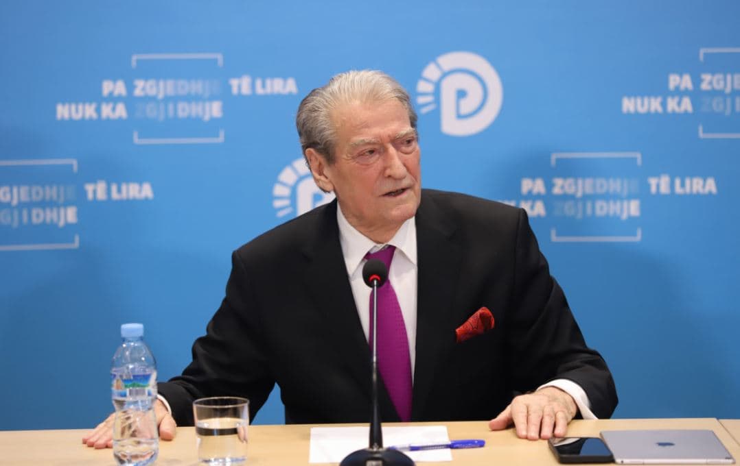 Berisha: Do të ndalohet me ligj veprimtaria e fondacionit Soros në Shqipëri 