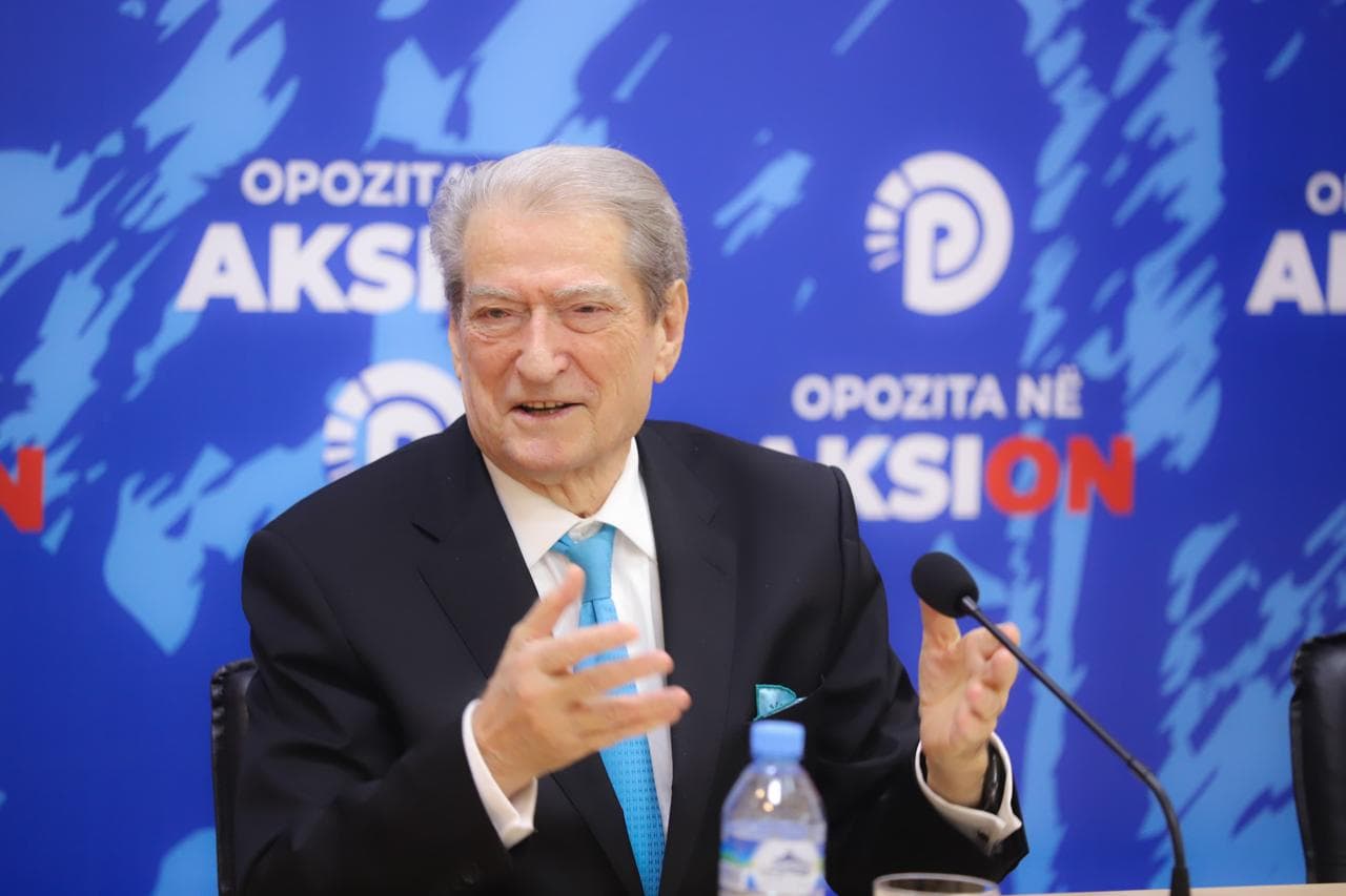 Berisha: Rama mbron blerjet 860 mijë euro të rrobave se vjedh vetë nga mëngjesi në darkë 