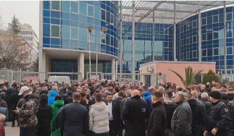 Ndërpritet seanca për konfirmim të masës për Veliajn, Xoxën dhe biznesmenët, avokatët kërkojnë kohë