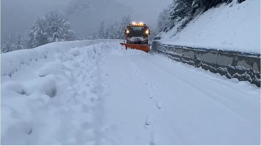 Reshje bore në Vermosh, Bogë dhe Theth/ Rinis qarkullimi në akset e bllokuara 
