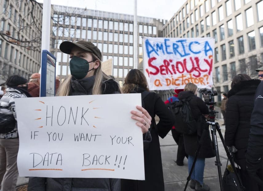 Administrata Trump fillon pushimet nga puna, paralajmëron shkurtime më të mëdha që në vijim