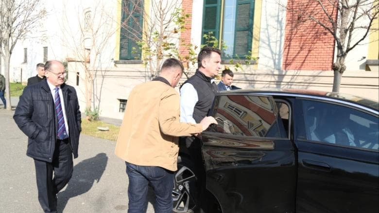 Veliaj reagon nga qelia: E vërteta ime do dalë e gjitha, nuk është si thotë prokurori i fiksuar pas fustaneve të gruas time