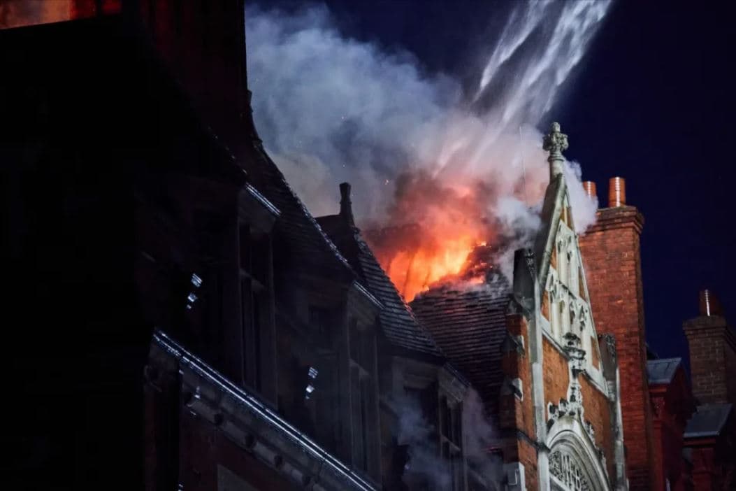 Zjarr në një hotel luksi në Londër, evakuohen mbi 100 persona