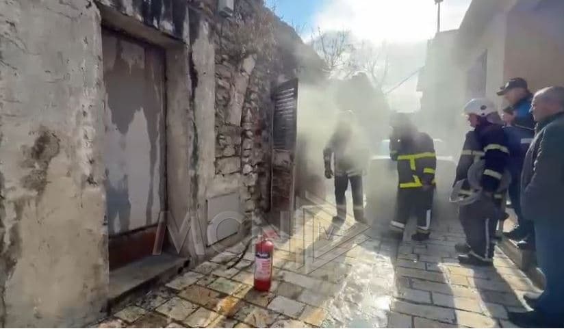   Digjet një kabinë elektrike në pedonalen e Shkodrës