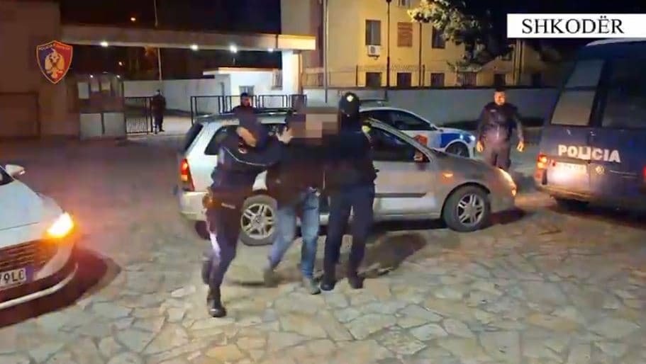 Tentoi të largohej me makinën që kishte vjedhur, arrestohet një person në Shkodër 