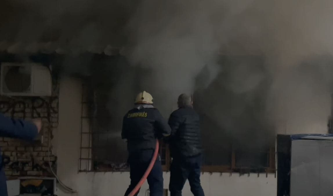 Gramsh, digjet plotësisht një servis elektroshtëpiakesh