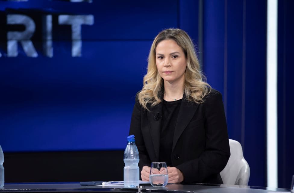 Xama: Kushëriri Ajolës tha se e mbante me bukë vjehrra, por bleu truallin e Xoxes 140 mijë euro
