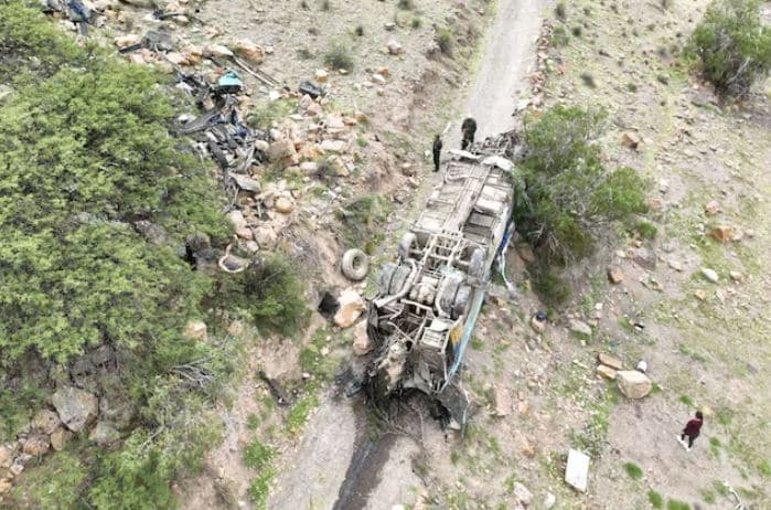 Aksidentohet autobusi në Bolivi, 31 të vdekur dhe 15 të plagosur