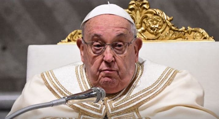 ‘Gjendja shëndetësore e ndërlikuar’, Vatikani: Papa Françesku ka pneumoni në të dy mushkëritë