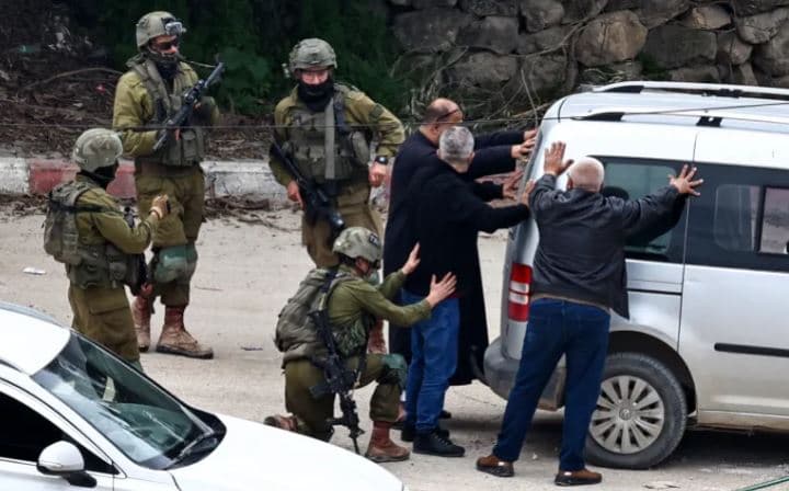 Ushtria izraelite vazhdon ofensivën në Bregun Perëndimor, 26 palestinezë të vdekur