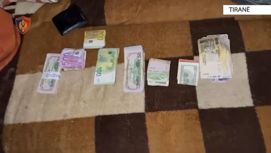 Vodhi çantën me para në makinën e parkuar, prangoset hajduti përsëritës në Tiranë