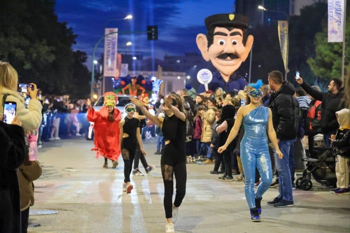 Karnavalet gjallërojnë Shkodrën/ Tradita e qytetit mbledh turistë nga i gjithë vendi (VIDEO)