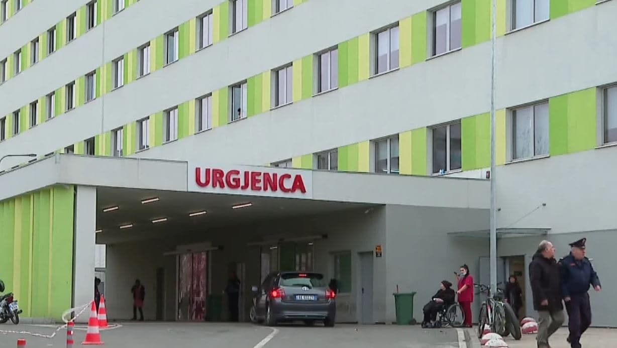 Konsumuan mbidozë medikamentesh, një vajzë dhe një grua përfundojnë në spital
