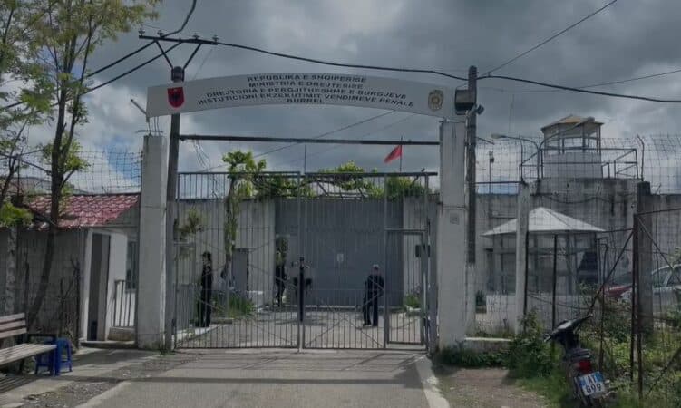 Qëlloi veten me armën e shërbimit/ Polici i burgut të Burrelit në gjendje kritike për jetën