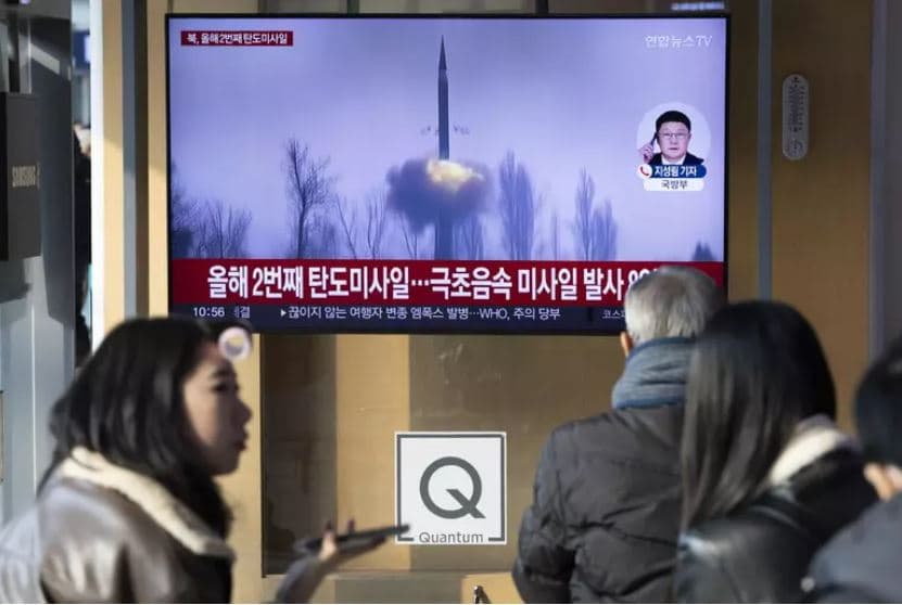 Koreja e Veriut simulon lëshimin e raketës strategjike të lundrimit