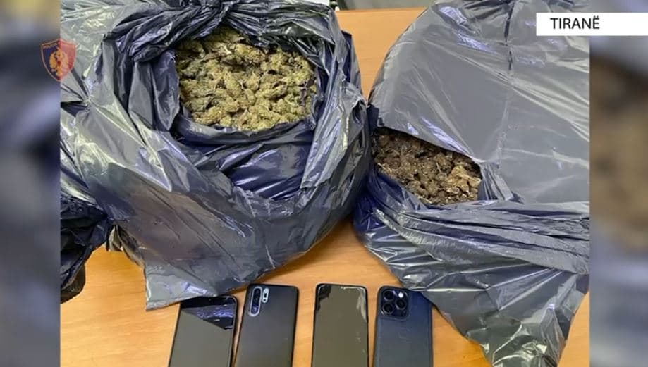 Transportonin 11 kg kanabis për ta shitur, 4 të arrestuar në Tiranë 