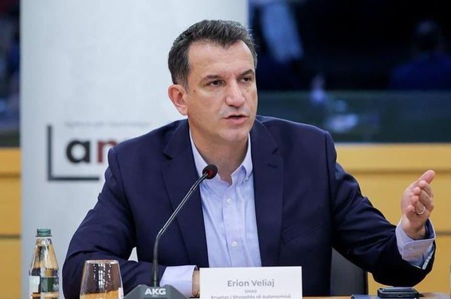 “27 vjet vetmi”/ Veliaj: Thonë që mund të arratisem! A s’do t’u mjaftonte bllokimi i pasaportës sime?!