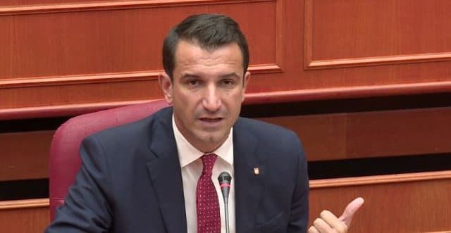 Veliaj: Ç’a provash do prish kur telefonin e ka Dado?! Mos vallë do djeg makinën e vjehrrit?!