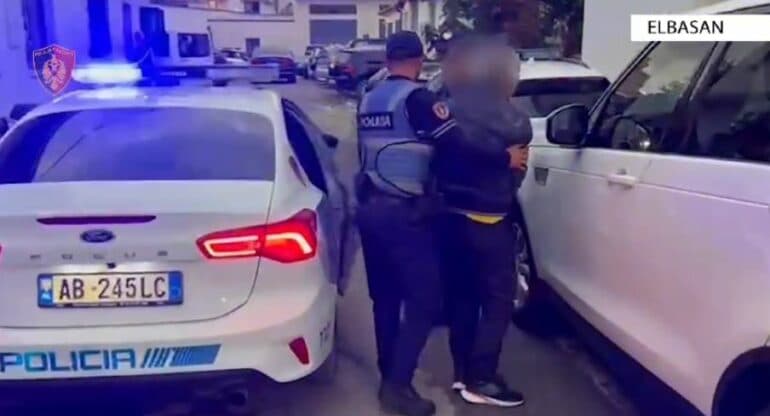 Trafikonin armë drejt Maqedonisë dhe falsifikonin dokumentet/ Çfarë zbuluan hetimet