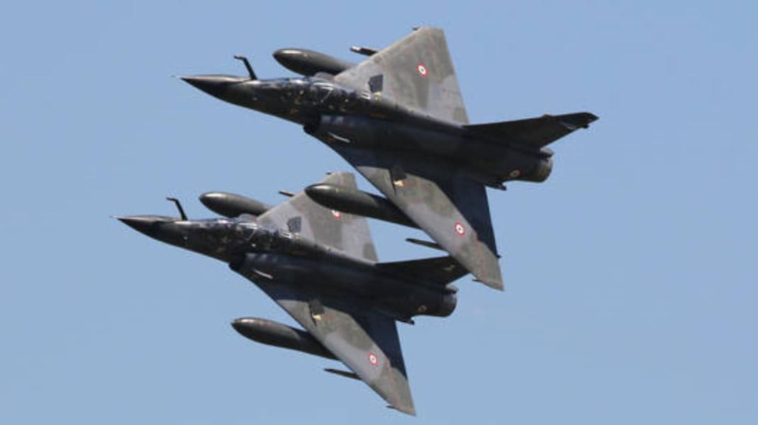 Ukraina vendos në operim avionët luftarakë francezë