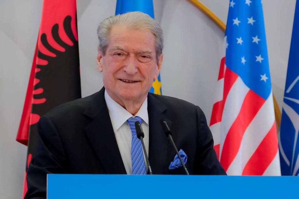 Berisha: Paga e mësuesit në Shqipëri do jetë mbi mesataren