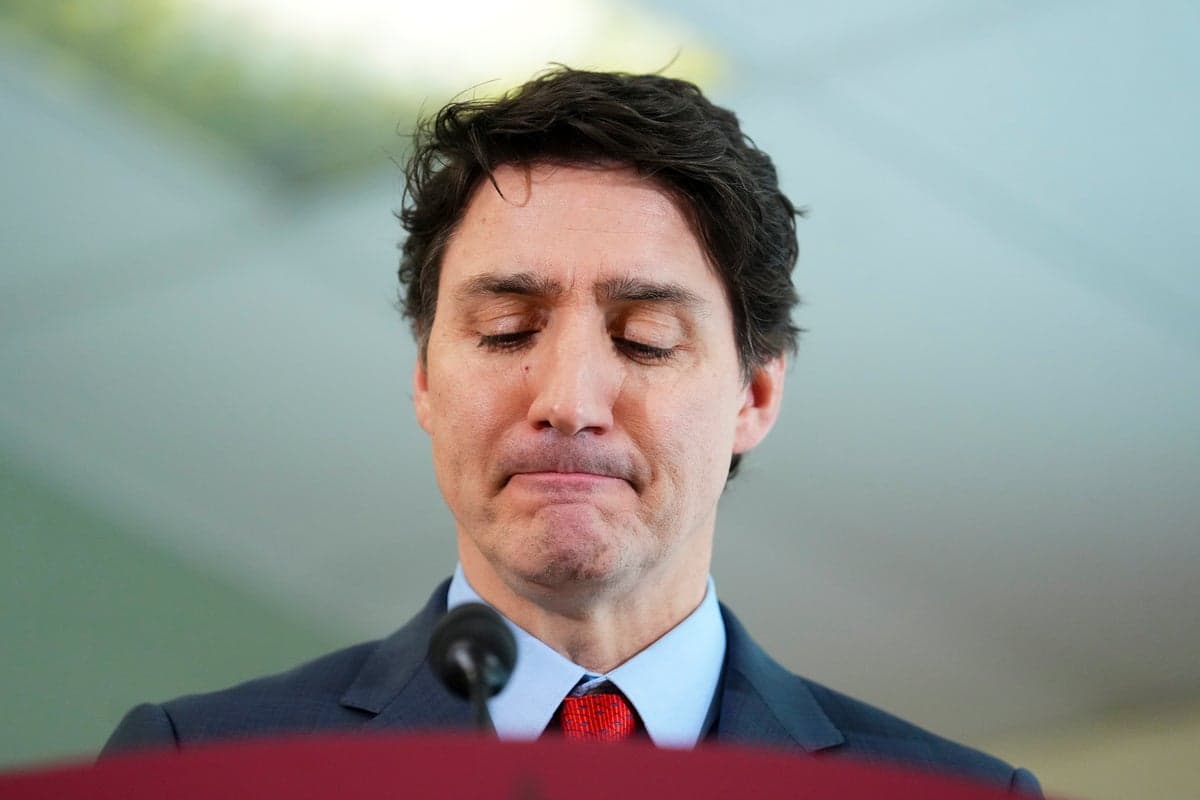 Trump s’i kurseu tonet fyese, Trudeau shpërthen në lot pas telefonatës së tensionuar (VIDEO)