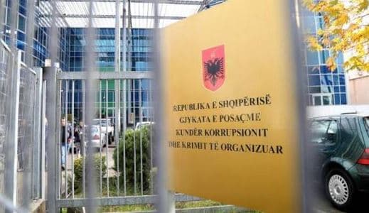 “Toyota Yaris”, GJKKO lë në burg avokatin Radovan Çela