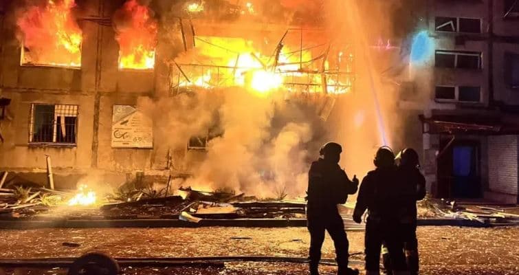Trupat ruse sulmojnë në lindje të Ukrainës, 20 të vdekur dhe dhjetëra të plagosur