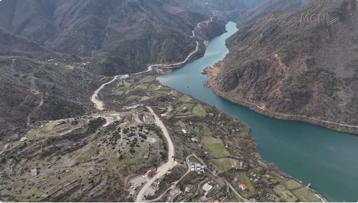Nis rikontruktimi i rrugës së Komanit. Banorët: Pas kaq shumë kohësh, s’na besohet 