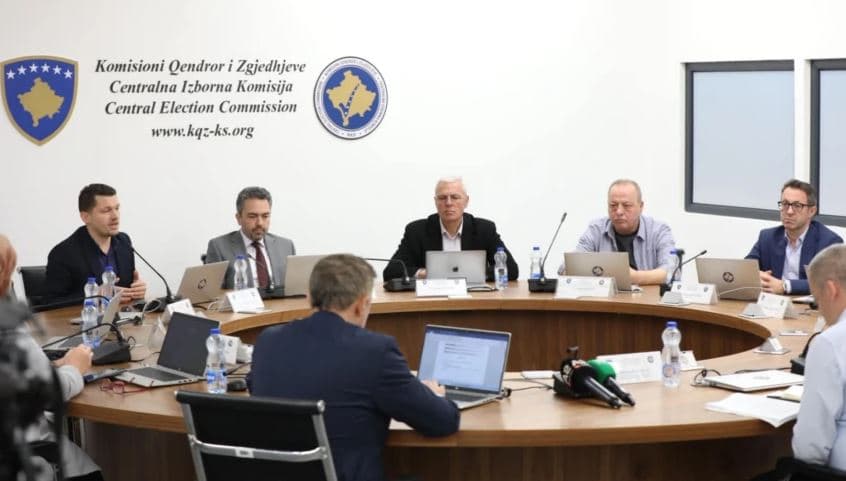 KQZ në Kosovë vendos për rinumërimin e 50 kutive të votimit