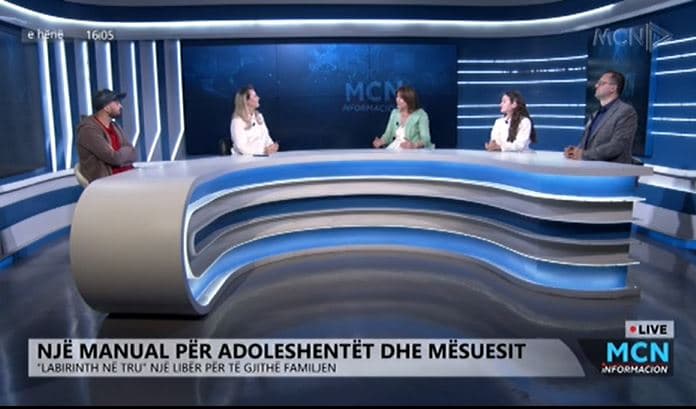 “Labirinth në tru”, Jakaj: Ky libër, vlerë në tregun shqiptar. Drishti: Në qendër qëndron adoleshenti (VIDEO)