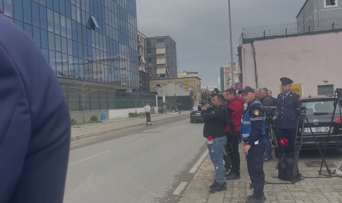 Veliaj kërkon lirimin/ Mbahet sot seanca në Apelin e GJKKO, kryebashkiaku mbërrin në gjykatë