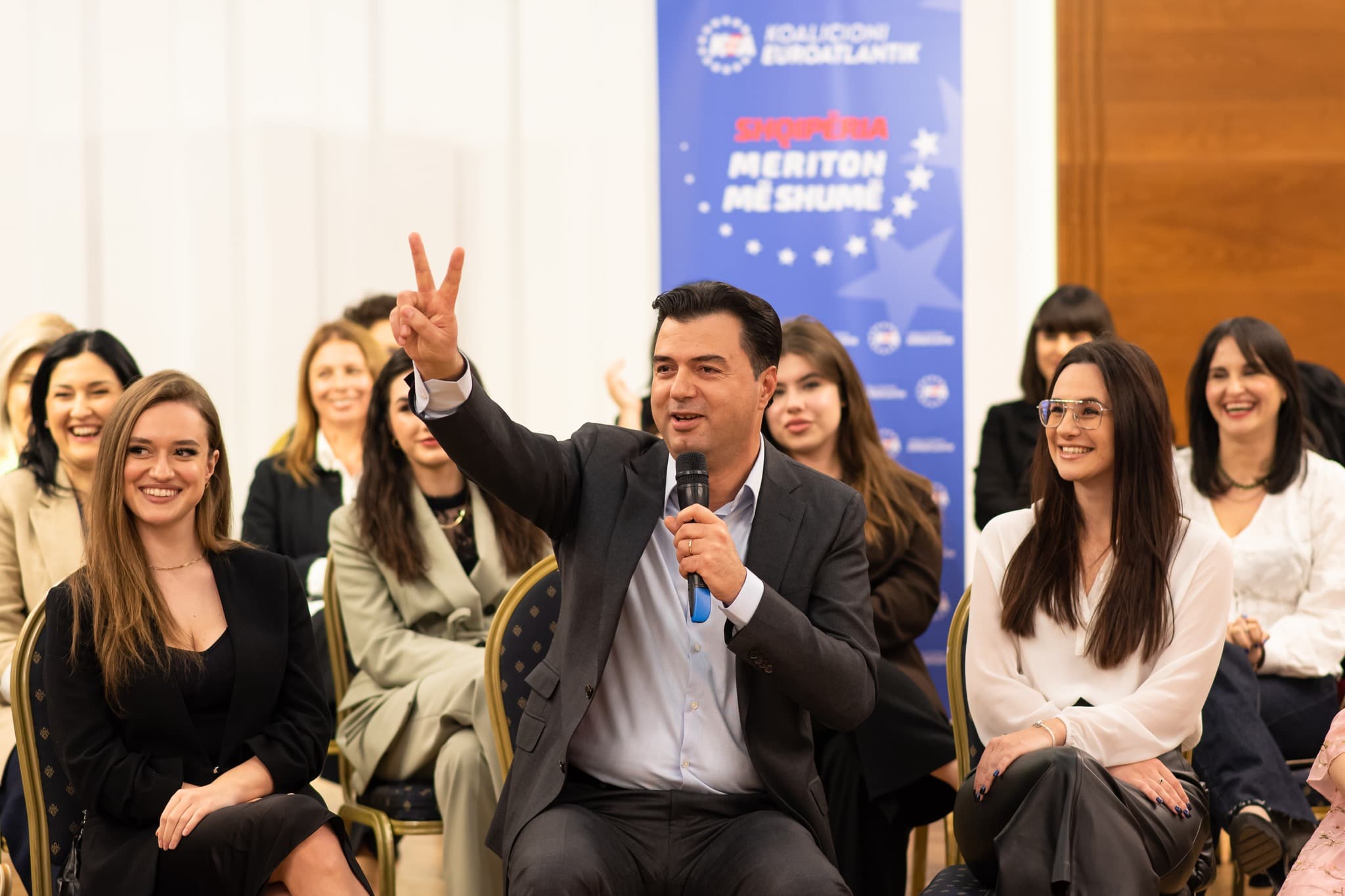 Koalicioni Euroatlantik dorëzon në KQZ listat e kandidatëve, Basha garon në Tiranë