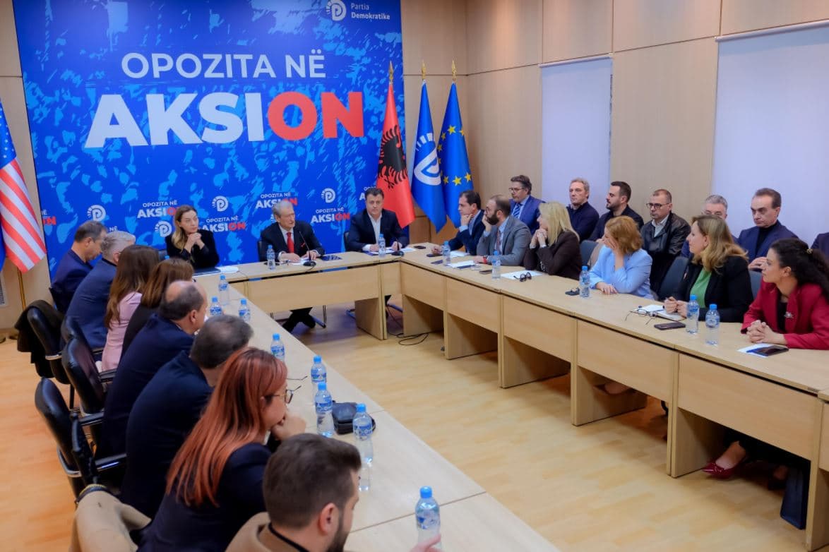 Kandidatët për deputetë të PD në Tiranë/ Lista e mbyllur kryesohet nga Berisha, Tabaku në listë të hapur 