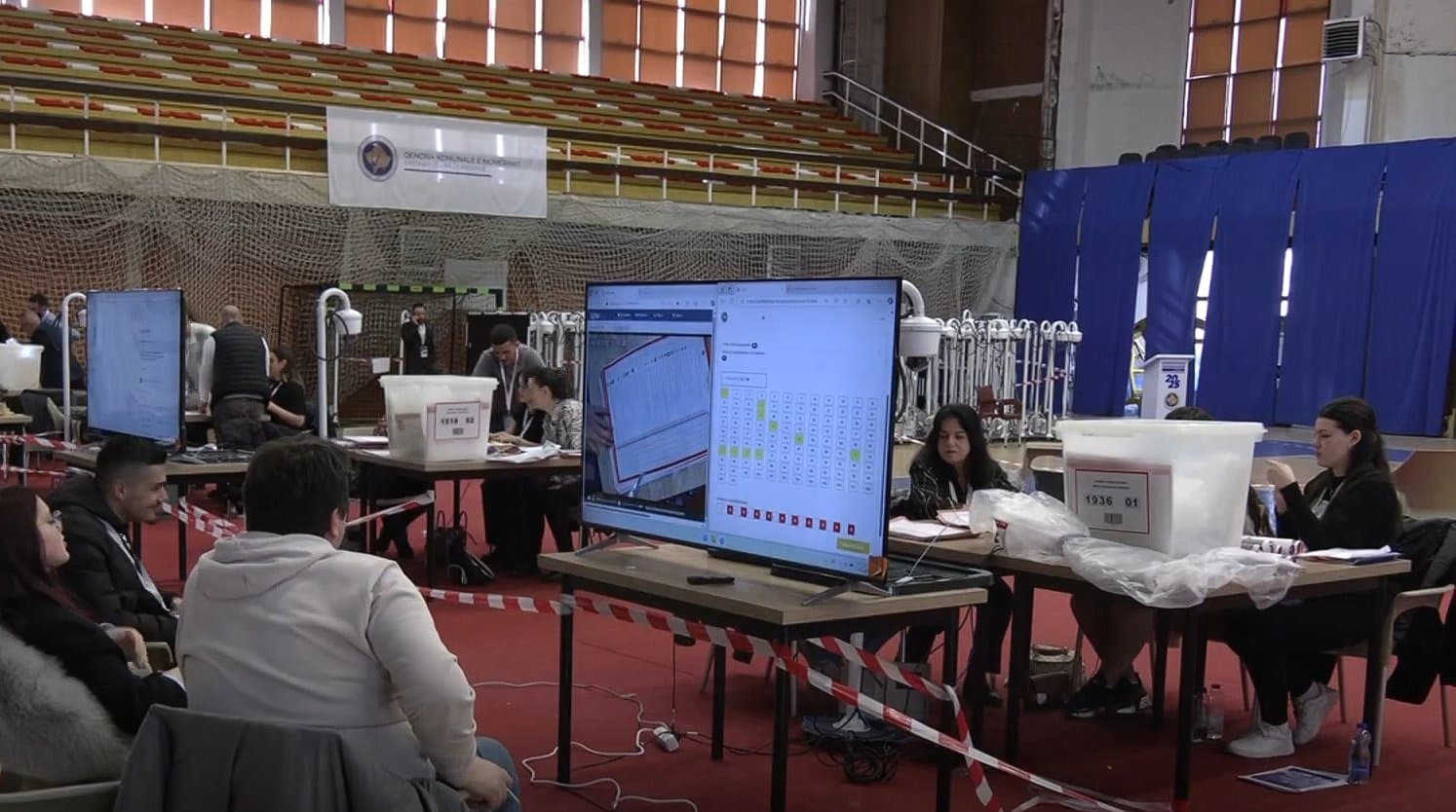 Përfundon rinumërimi i 50 vendvotimeve në Kosovë, nis rinumërimi i fletëvotimeve nga votimi me postë