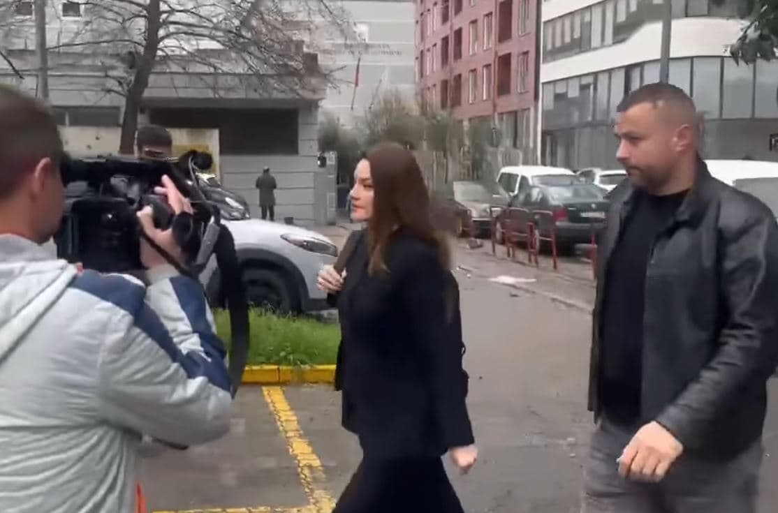 Apeli i GJKKO lë në fuqi sekuestron e llogarive të Ajola Xoxës (VIDEO)