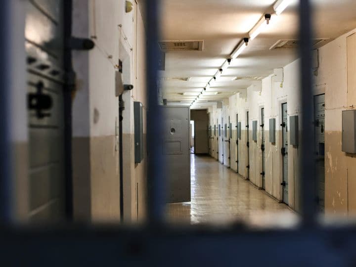 Porositi për vrasje për gjakmarrje, i riu në Lushnjë dënohet me 25 vite burg