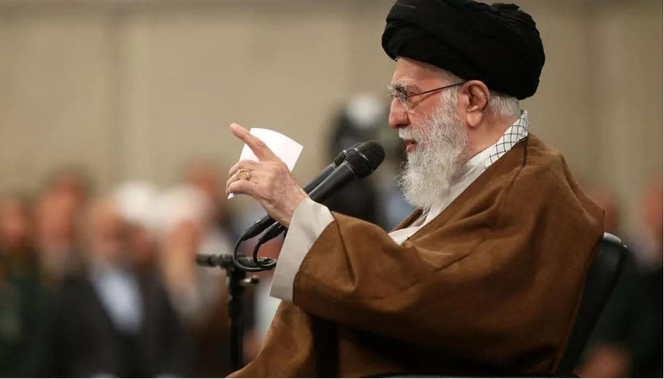Khamenei paralajmëron Trump kundër veprimeve të mundshme ushtarake ndaj Iranit