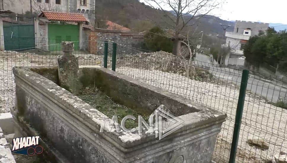 Xhadat / Luftë për varret, denoncohet kryeplaku i Petrelës   