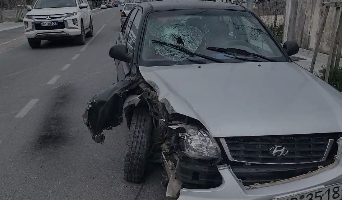 Durrës/ Makina përplaset me shtyllën e energjisë, një i plagosur