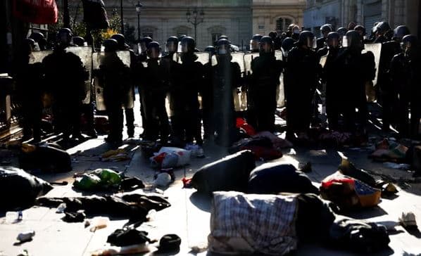 Pushtuan qendrën kulturore të Parisit, Policia dëbon më shumë se 400 të rinj