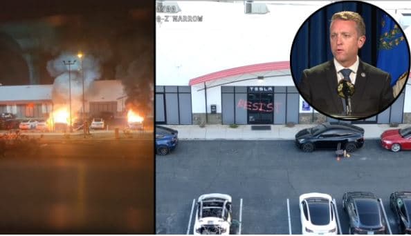 SHBA, digjen automjetet “Tesla” në një pikë shitjeje në Las Vegas