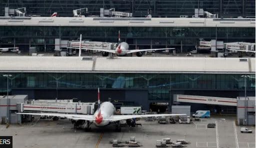 Londër/ Zjarri masiv ndërpret energjinë në aeroportin “Heathrow”, anulohen të gjitha fluturimet