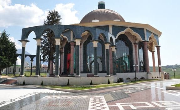 Besimtarët bektashinj festojnë sot Sulltan Novruzin