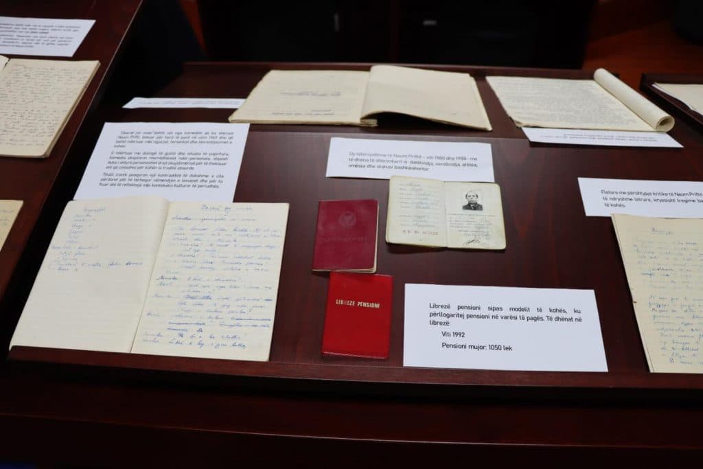 Dorëshkrimet e pabotuara të Naum Priftit ekspozohen në Bibliotekën Kombëtare