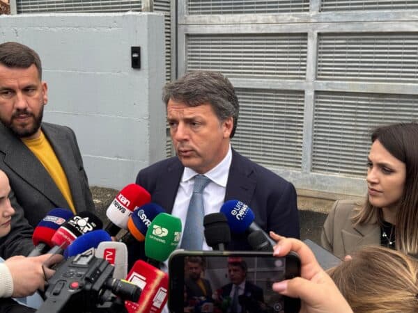 Renzi në Gjadër: Kampi të kthehet në qendër për të dënuarit shqiptarë nga drejtësia italiane